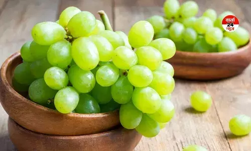गर्मियों में अंगूर खाना सुपरफूड की तरह करता है काम! जानें फायदे और नुकसान