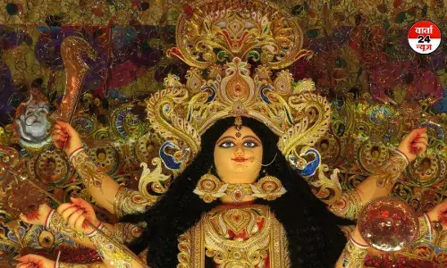NAVRATRI 2026: एक साथ मनाई जाएगी अष्टमी-नवमी? जानें तिथि और कब करें कन्या पूजन