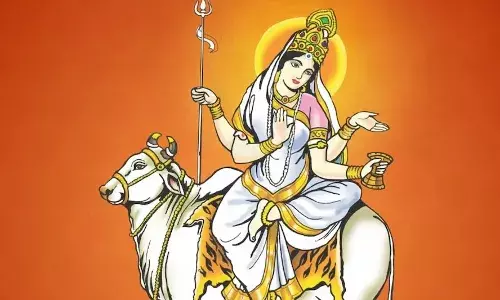 नवरात्रि के आठवें दिन मां महागौरी को नमन! जानें पूजा विधि, मंत्र और कथा
