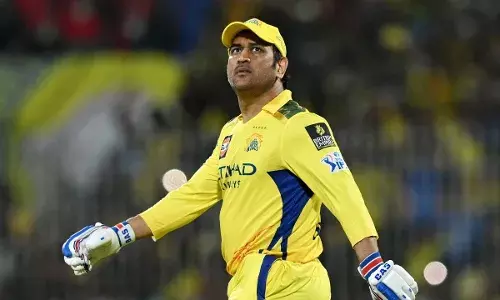 चेन्नई सुपर किंग्स को बड़ा झटका! धोनी को लगी चोट, IPL  के शुरुआती मैचों से हुए बाहर