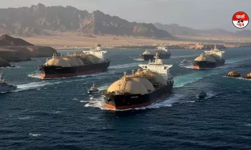 भारत के लिए खुशखबरी: तेल लेकर दो जहाज पार कर रहे हैं होर्मुज स्ट्रेट, नौसेना बनाए हुए है नजर