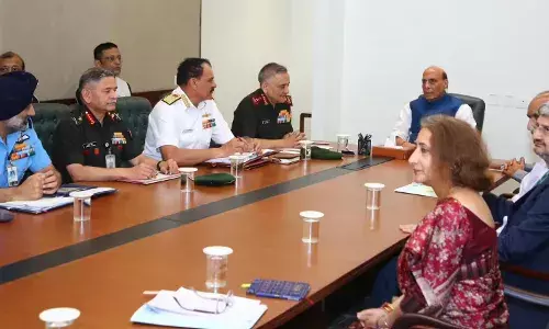 मिडिल ईस्ट संकट पर राजनाथ सिंह की वरिष्ठ मंत्रियों के साथ बैठक शुरू