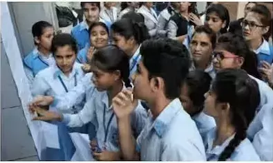 बिहार बोर्ड 10वीं का रिजल्ट जारी, इन दो लड़कियों ने किया टॉप, 98.40% अंक किए प्राप्त