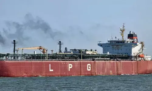 सरकार ने दी राहत भरी खबर! LPG का एक जहाज कल मुंबई पहुंचेगा