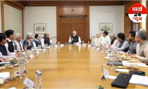 पश्चिम एशिया संकट को लेकर पीएम मोदी ने आज शाम बुलाई बैठक, वरिष्ठ मंत्रियों के साथ करेंगे समीक्षा...