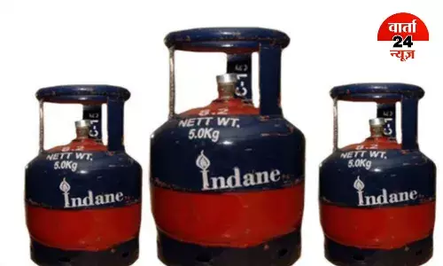 LPG Crisis: गैस की किल्लत के बीच मिली राहत,  इन ग्राहकों को मिलेगी अब छोटकू सिलिंडर, 96 एजेंसियों पर उपलब्ध...