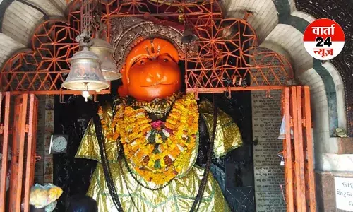 भारत का अनोखा मंदिर, जहां भगवान हनुमान हैं कैद में, जानें बजरंगबली के पैरों में बेड़ियां किसने डाली...