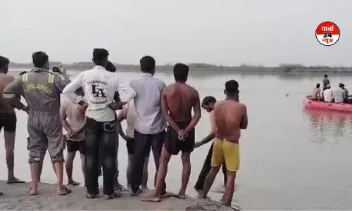 120 वर्षीय दादी के अंतिम संस्कार के दौरान गंगा में नहाते समय चार पोते डूबे, इलाके में मातम 120 वर्षीय दादी के अंतिम संस्कार के दौरान गंगा में नहाते समय चार पोते डूबे, इलाके में मातम