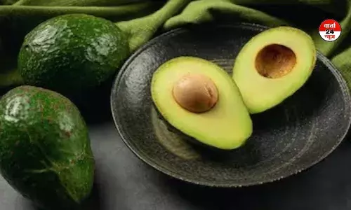 गर्मियों का सूपरफूड है एवोकाडो! जानें क्या है इसके फायदे और इस्तेमाल करने के तरीके