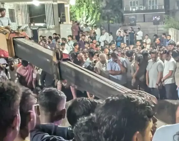 Accident: नासिक में कुएं में कार गिरने से एक ही परिवार के 6 बच्चों सहित नौ लोगों की मौत