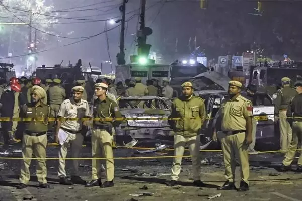 लखनऊ में बड़ी साजिश नाकाम! बड़े शहरों पर साधा निशाना, देश दहलाना चाहते थे पाकिस्तानी आतंकी लखनऊ में बड़ी साजिश नाकाम! बड़े शहरों पर साधा निशाना, देश दहलाना चाहते थे पाकिस्तानी आतंकी