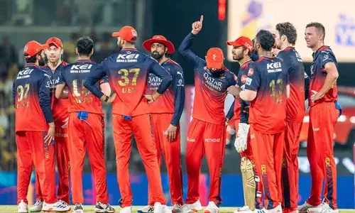 RCB vs CSK:  एक मैच में लगे सबसे ज्यादा छक्के! विराट ने भी रचा कीर्तिमान, जानें RCB के बल्लेबाजों के घातक रिकॉर्ड्स