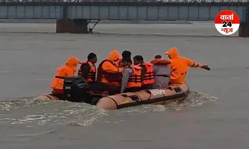 पंटून पुल से टकराई नाव, 25 से अधिक थे सवार, 10 श्रद्धालुओं की मौत