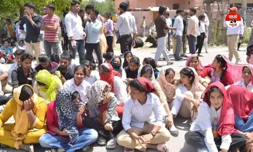 नोएडा ही नहीं फरीदाबाद और बुलंदशहर में भी कर्मचारियों का उग्र प्रदर्शन, जाम